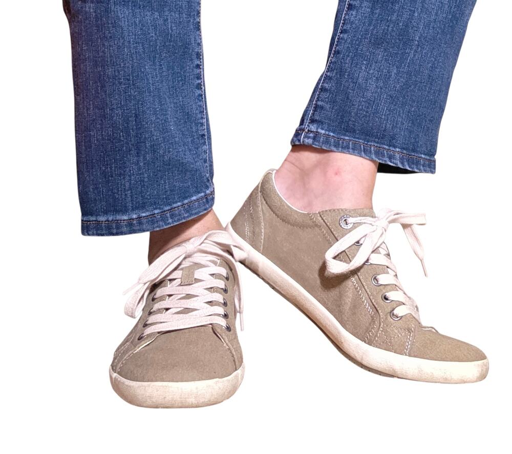 Taos Star Sneakers sz 10, Fantastic Condition, Canvas, Orthotic Friendly Beige